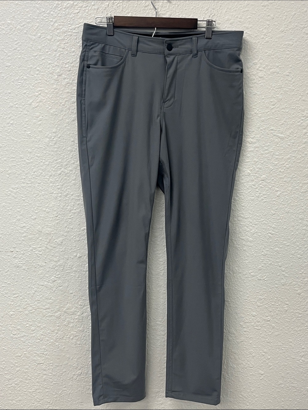 DKNY Men's Gray Tech Pants 32x32
#1309